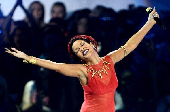 rihanna-vma